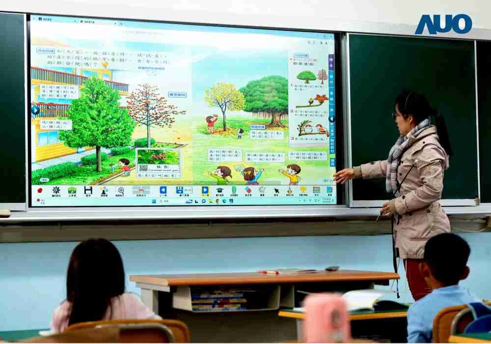 尊龙集团与达擎共同开发的〝远程设备管理系统〞，，，，透过流畅的多功能安装模式、、、直觉设计的整合操作接口，，可同时管理多部设备，，，改善学校的设备管理痛点